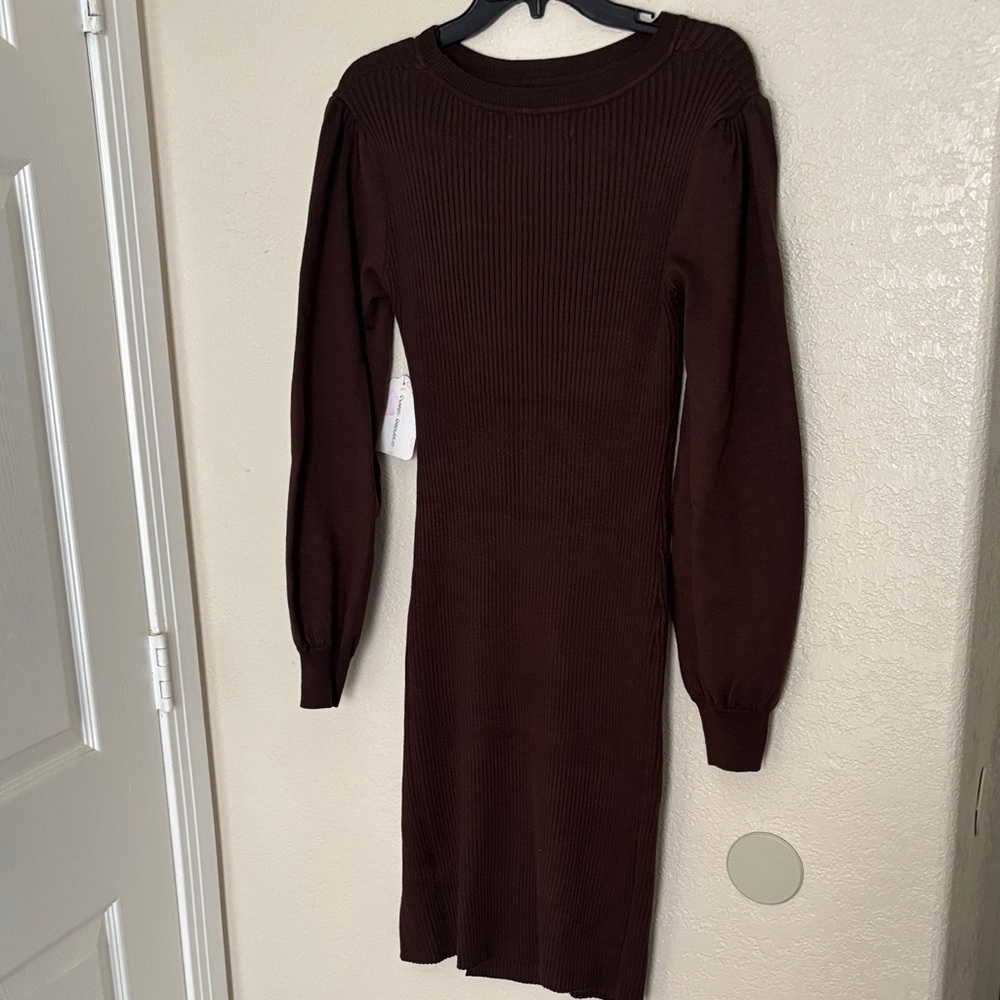 Elegant Brown Knit Dress - Picture 5 of 8